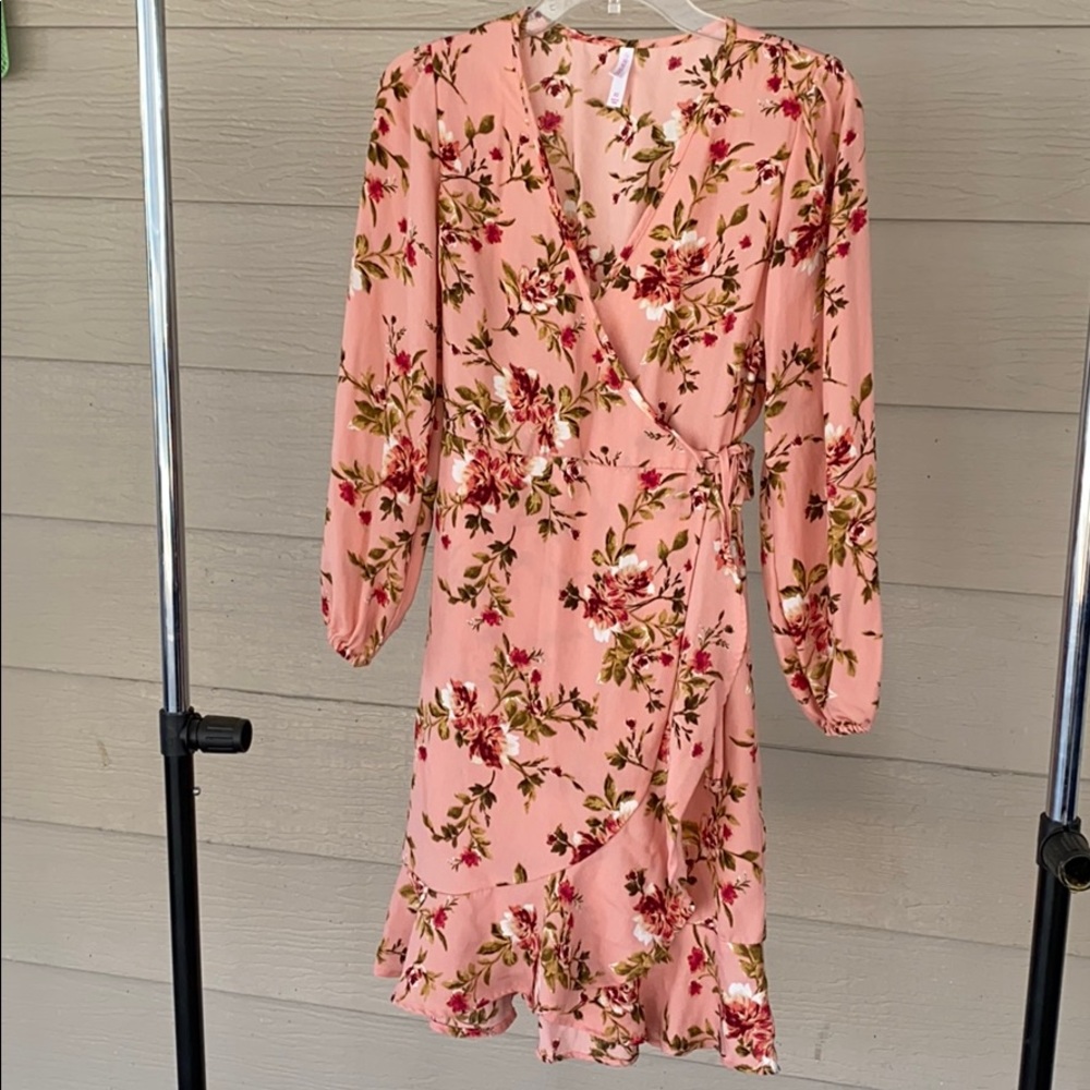 Floral long sleeve pho wrapped dress